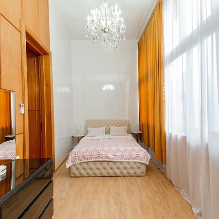 Town Center Rustaveli Aparthotel ティビリシ エクステリア 写真