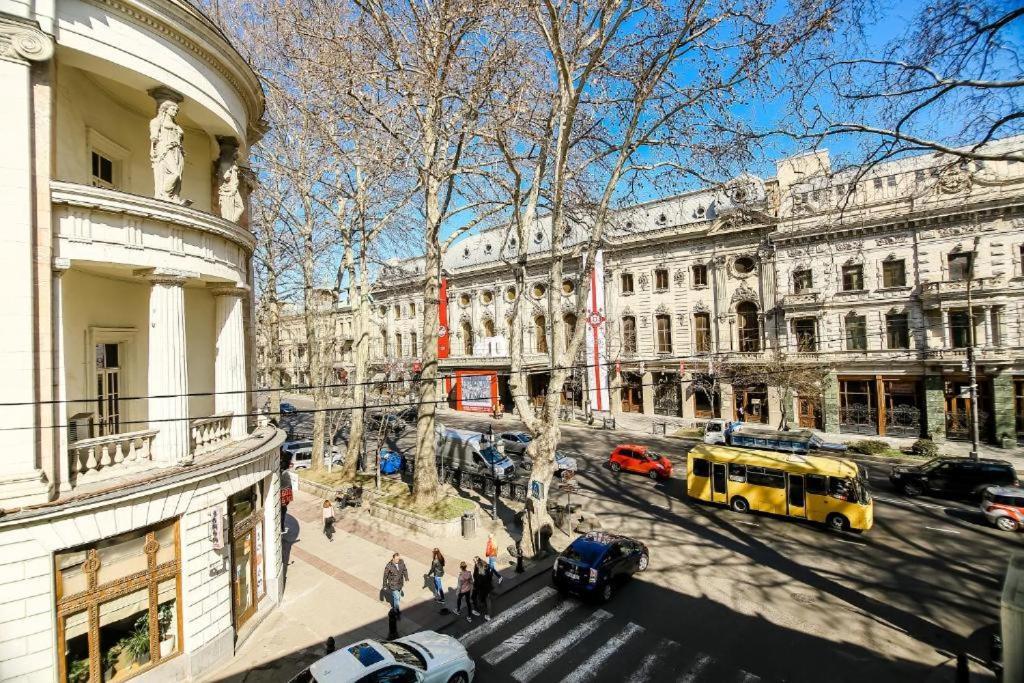 Town Center Rustaveli Aparthotel ティビリシ エクステリア 写真