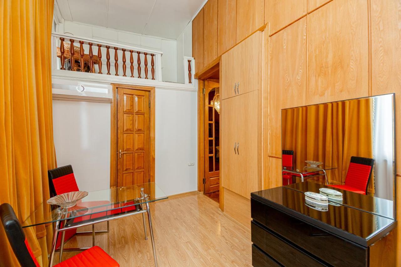 Town Center Rustaveli Aparthotel ティビリシ エクステリア 写真